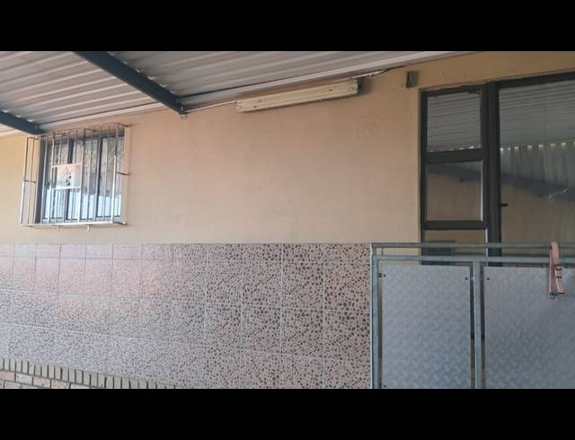 5 BEDROOM HOUSE FOR SALE IN CROSSMOOR